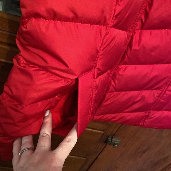 NWOT Red Puffer Vest - Picture 3 of 5